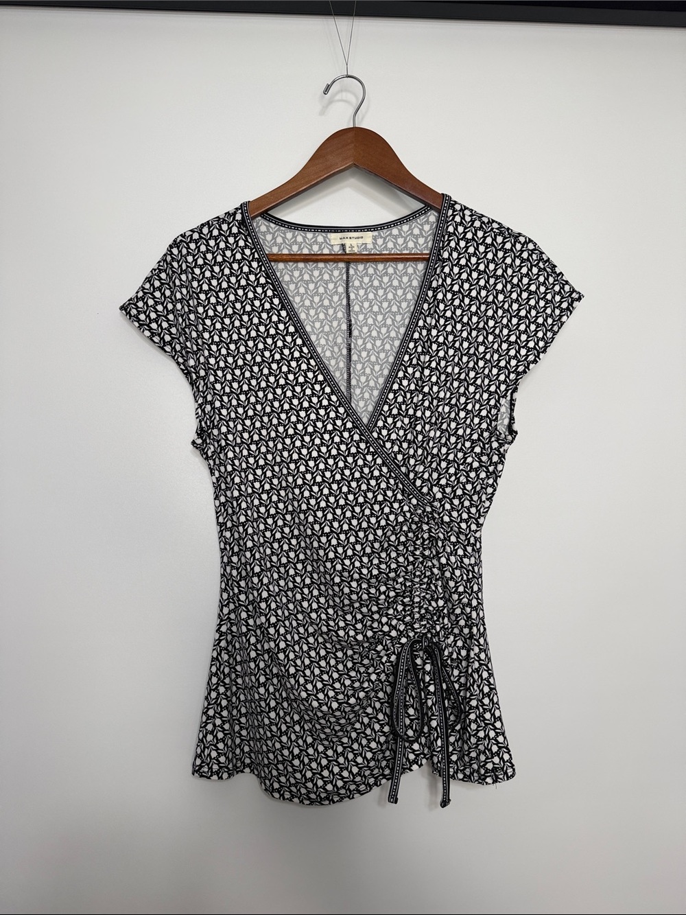 Max Studio Black & White Wrap-Style Cap Sleeve Top Size Large